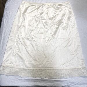 Vintage Slip Skirt Lace Hem Cream White Nylon Tricot Small Waist 24-26 XS - S